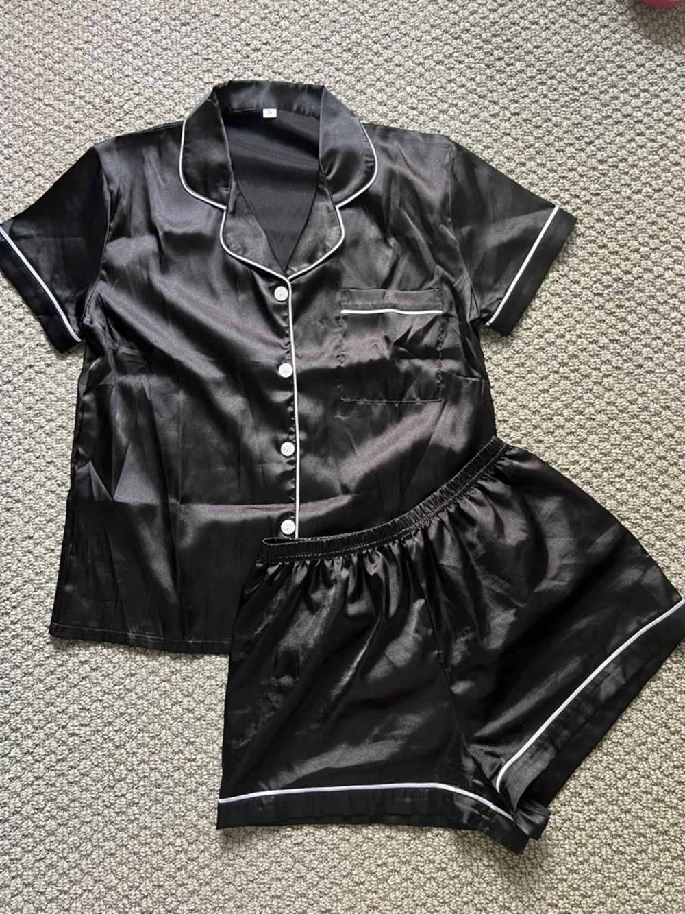 Source Unknown Black Satin Short Sleeve Pajama Set with White Piping